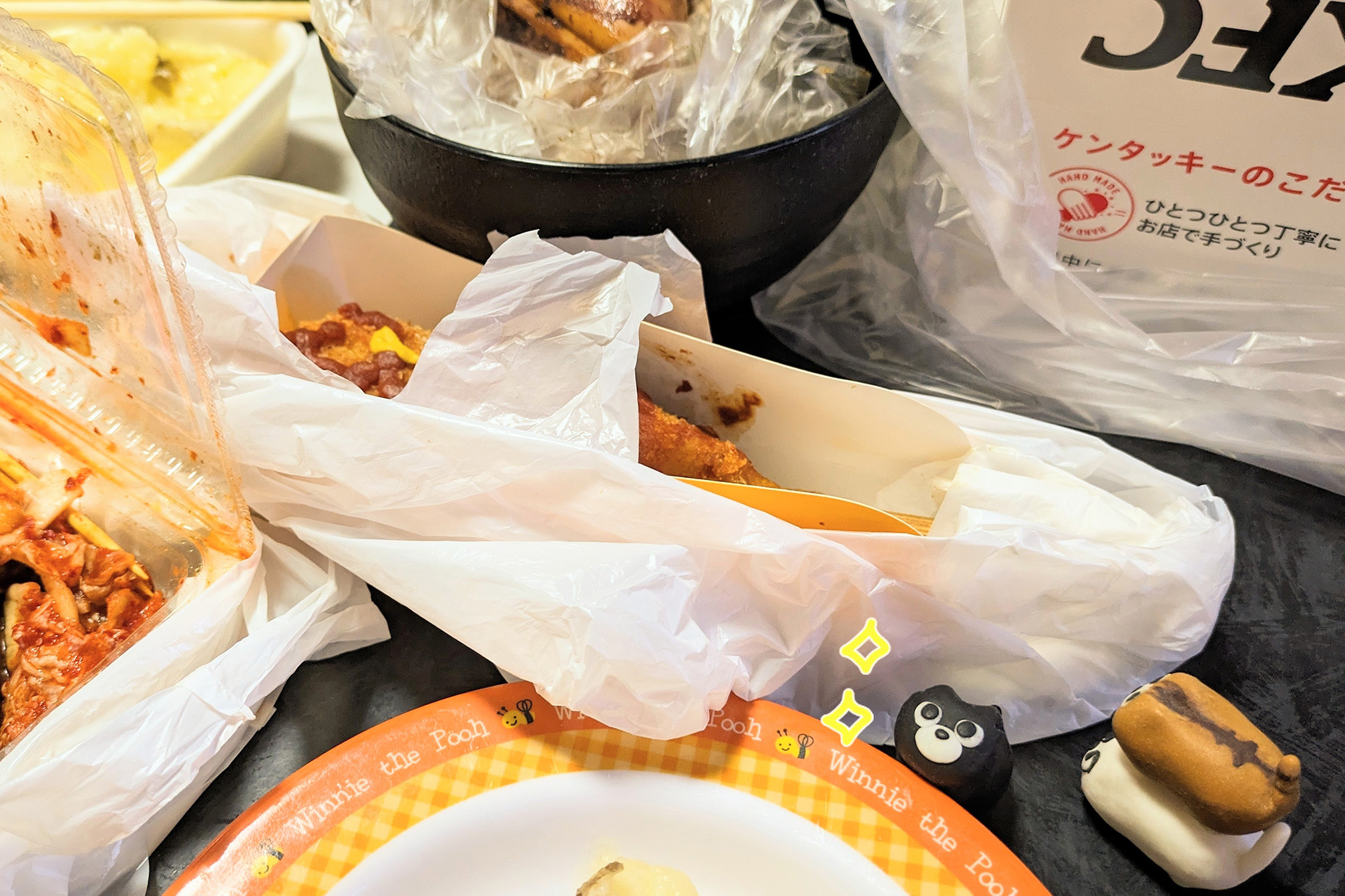 出店の豪華なごはんで誕生日を祝われるバット